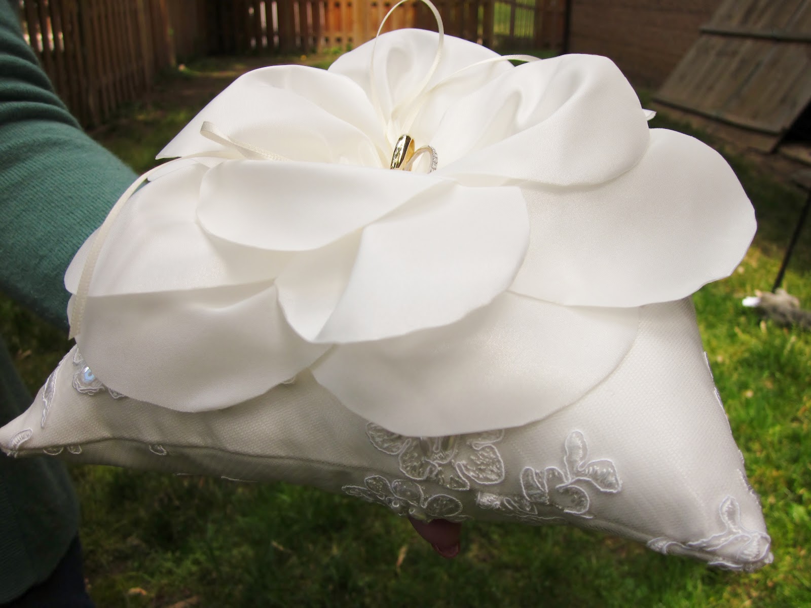 Bonnieprojects Ring Bearer Pillow With Flower