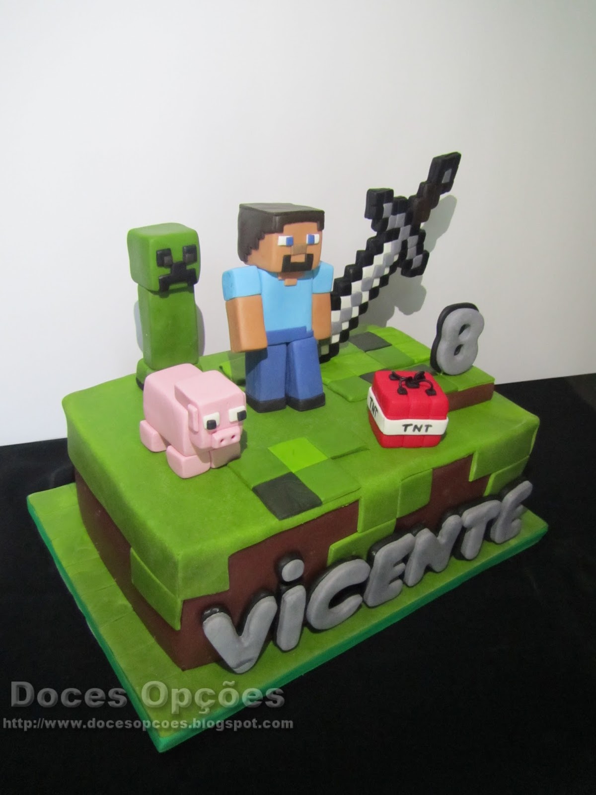 Resultado de imagem para bolo de aniversario tema minecraft