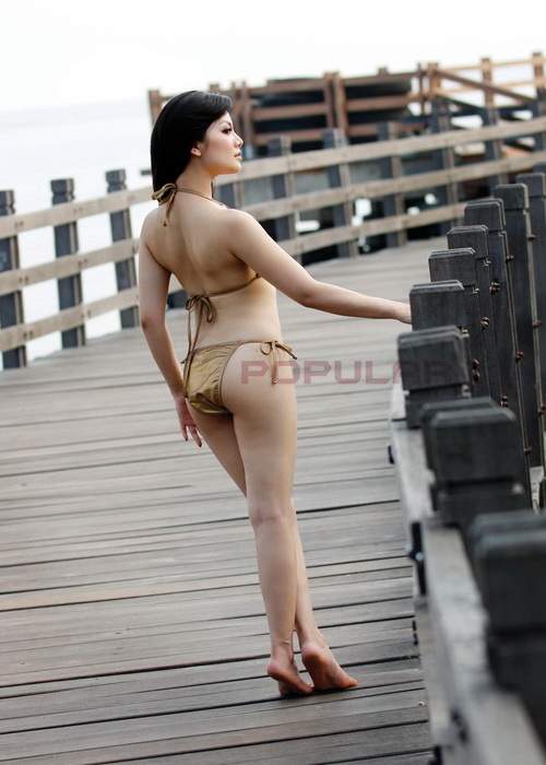 Ranti Yulia Model Hot Majalah Popular