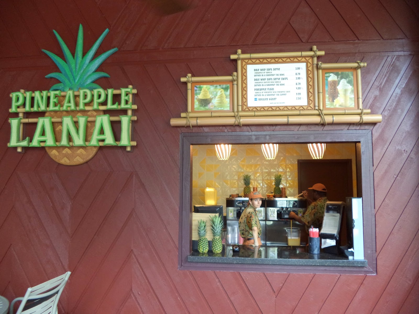 The Florida Dine and Dash Pineapple Lanai Its Just There.....