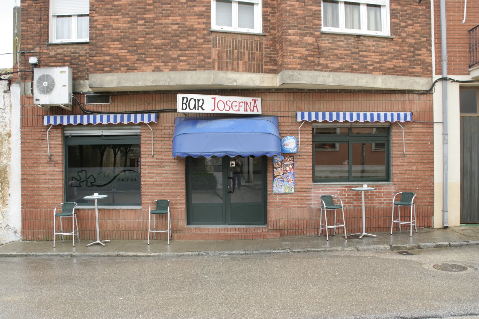 BAR JOSEFINA FACHADA E INTERIOR DEL BAR JOSEFINA.