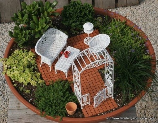 enfeites japoneses para jardim:Os móveis em vime branco deu um requinte ao jardim enfeites japoneses para jardim:Os móveis em vime branco deu um requinte ao jardim
