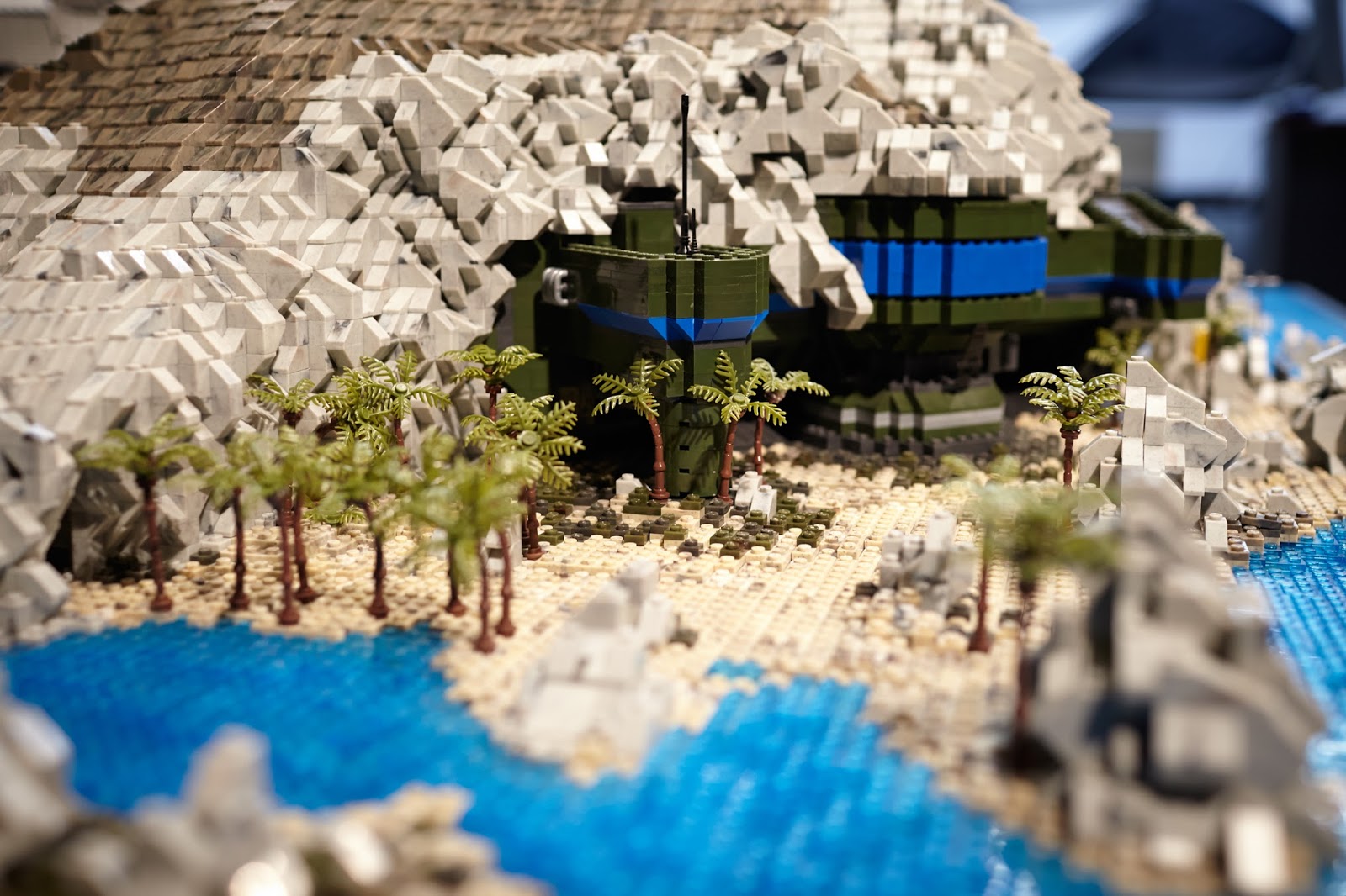 halo mega construx raid on apex 7