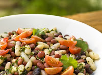 Salada Mista de Feijões com Tomate e Coentro (vegana)