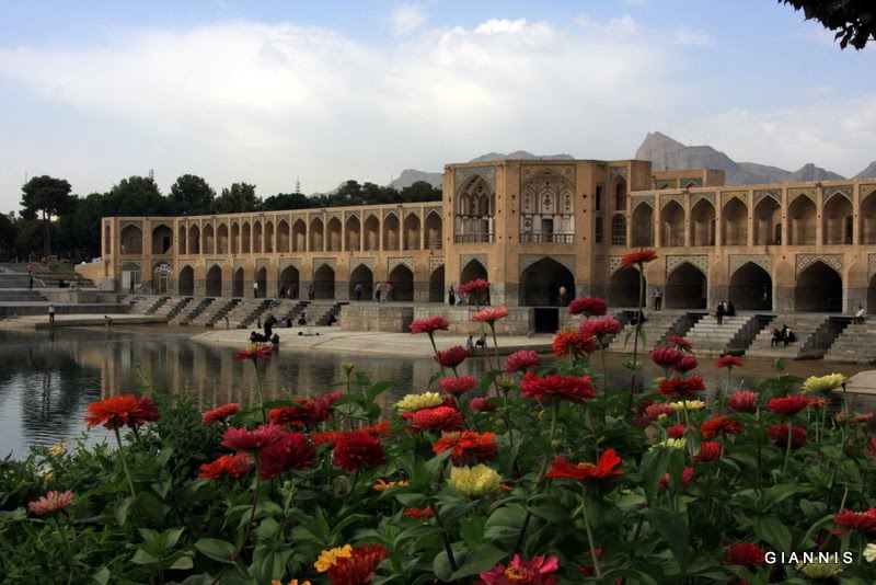 IMG_5115 Khaju Bridge Isfahan, Iran.JPG