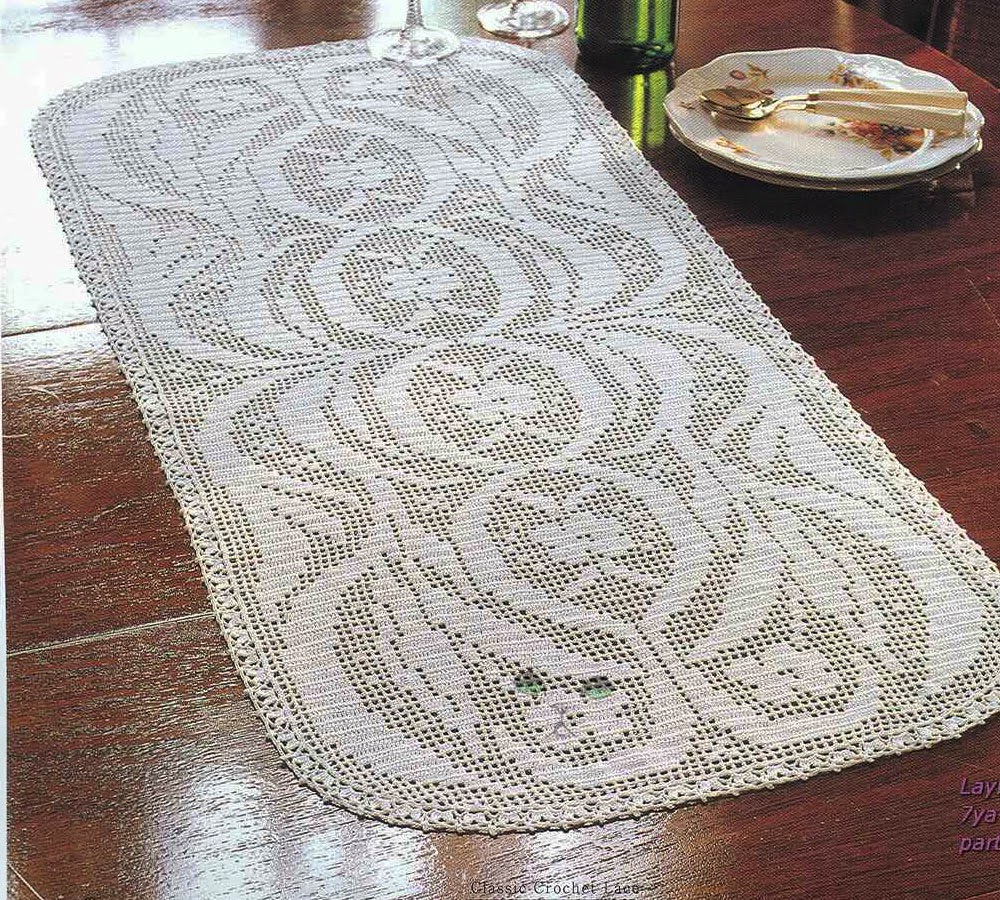 Loza crochet oval tablecloth