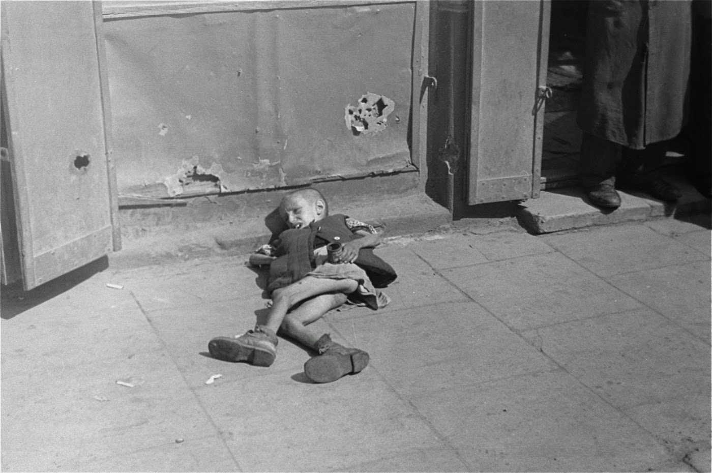 Warsaw Ghetto Image