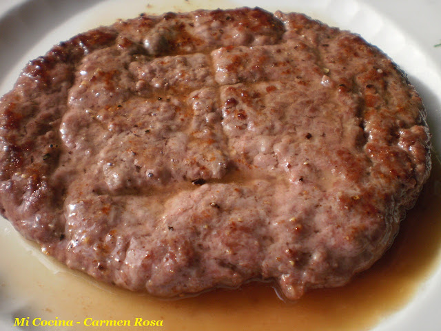 Hamburguesa De Buey A La Plancha Con Puré De Coliflor Y Huevo Frito
