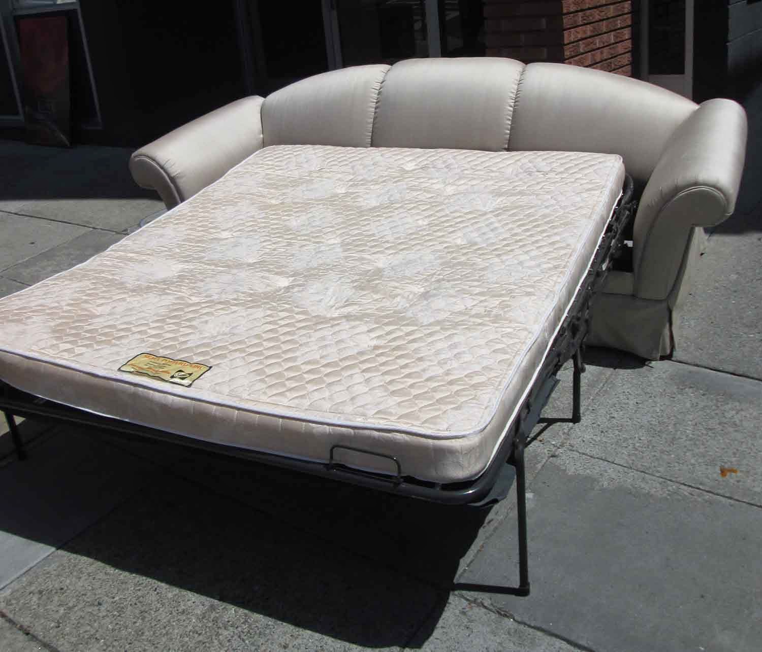 UHURU FURNITURE COLLECTIBLES SOLD Silky Sofa Sleeper