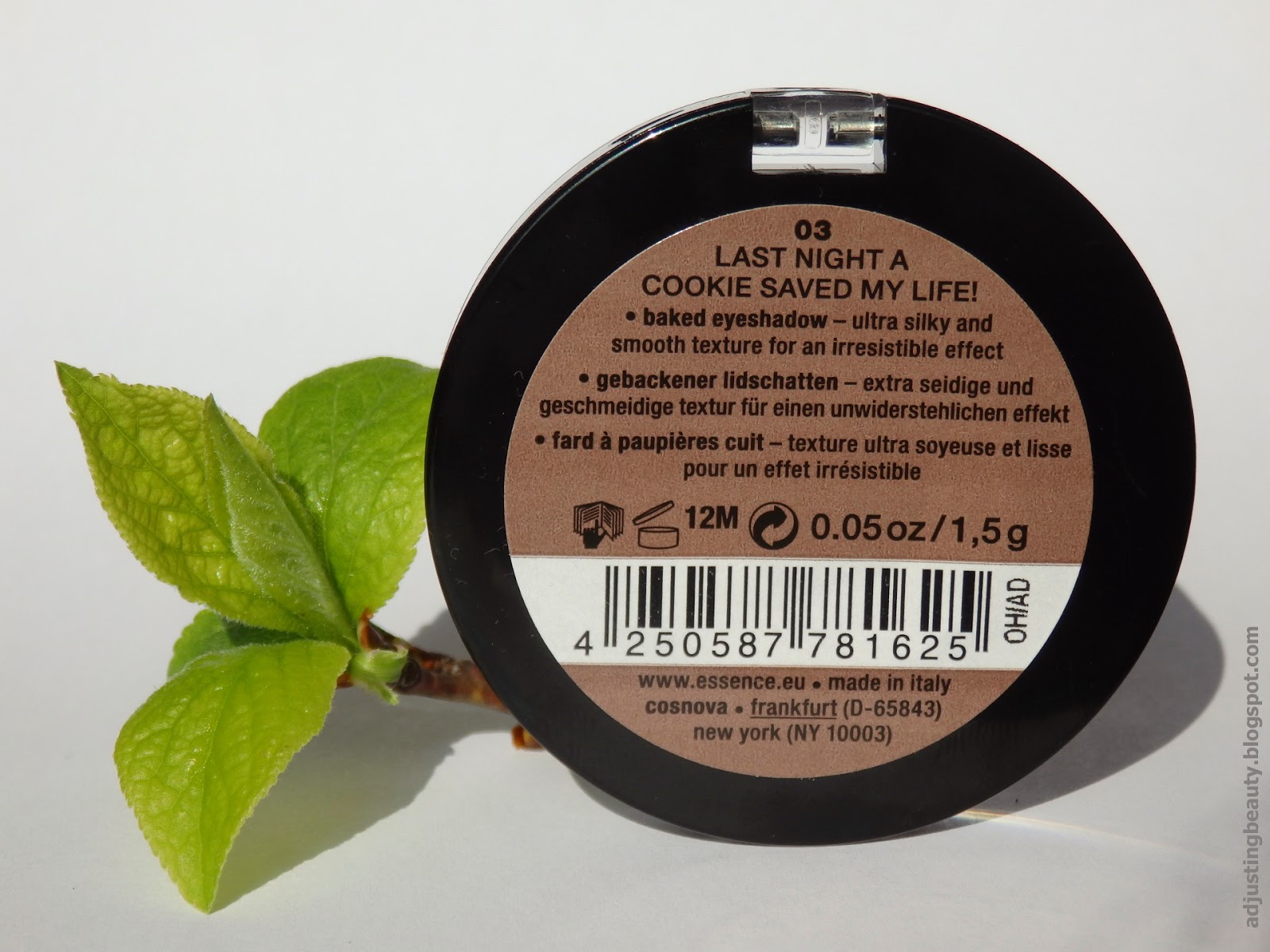 Review Essence Cookies & Cream eyeshadow (03 Last Night a Cookie Saved