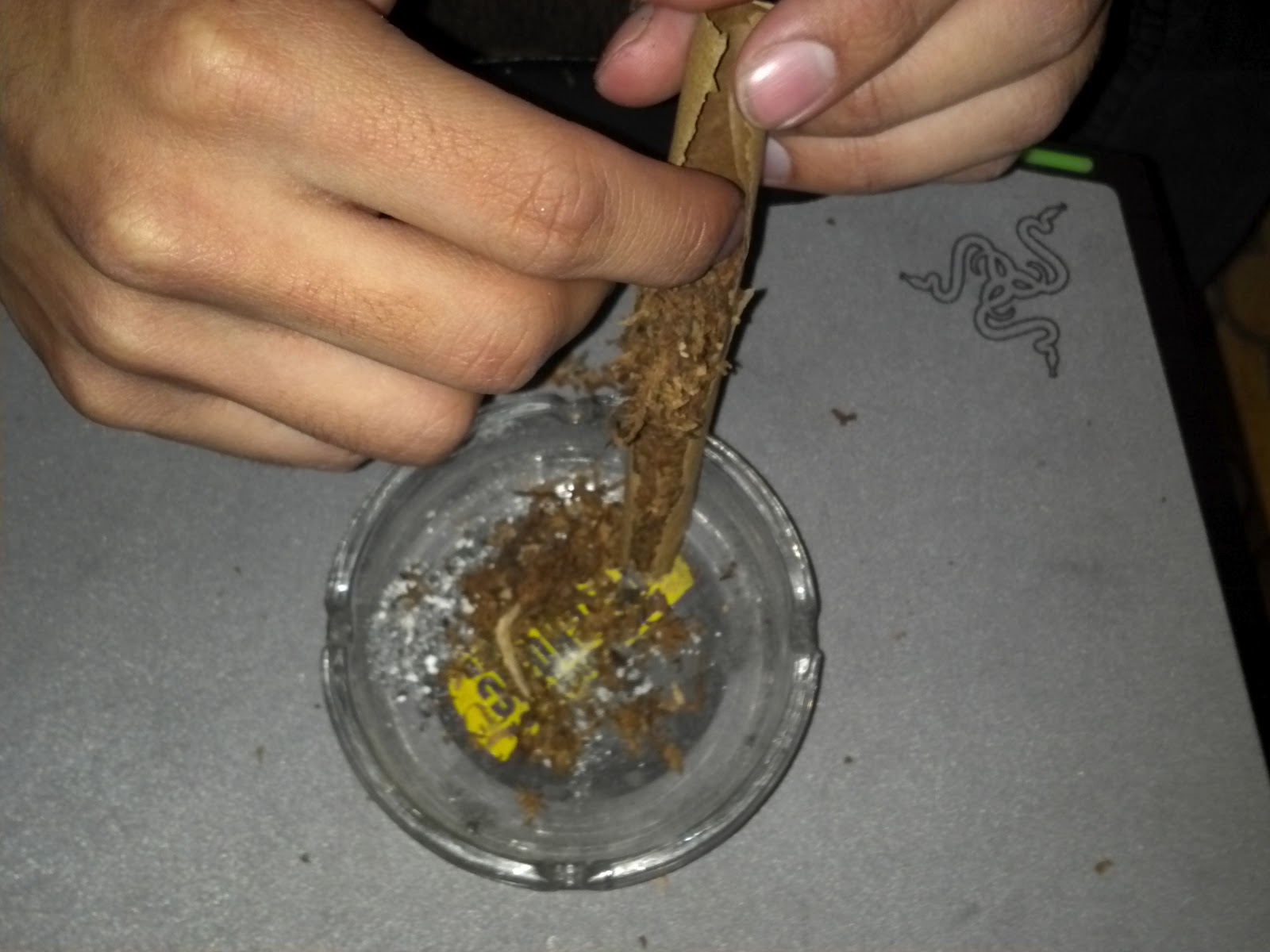 We Smoke Blunts Tutorial How to roll a blunt