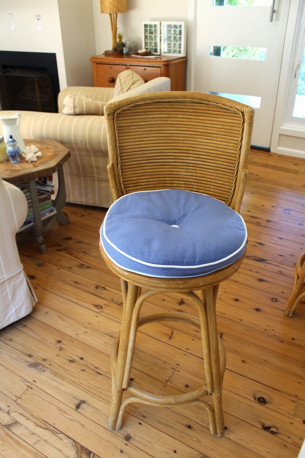 Desire Empire: Beach House Bar Stools - A Two Minute Makeover