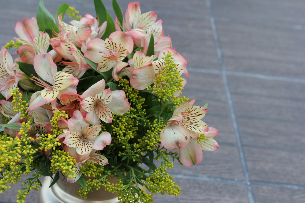 Como fazer um arranjo floral O Mundo de Calíope