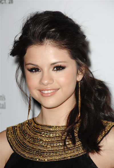 selena gomez new haircut 2010. Selena Gomez HairStyles
