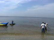 The beach is OK but I found better beaches in Koh Samet Island (I will post . (bang saen beach catching fish)