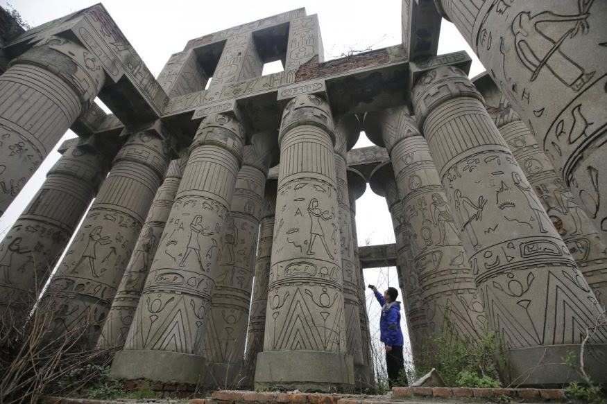 Replika Kuil Karnak (Mesir) Replika Kuil Karnak (Mesir)