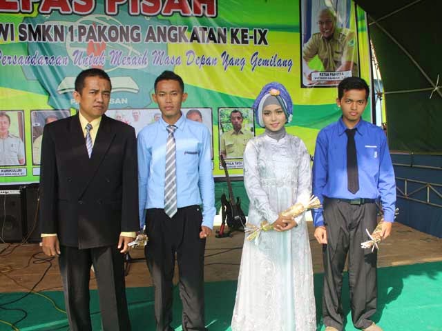 Siswa-siswi Terbaik SMKN 1 Pakong 2015 Siswa-siswi Terbaik SMKN 1 Pakong 2015