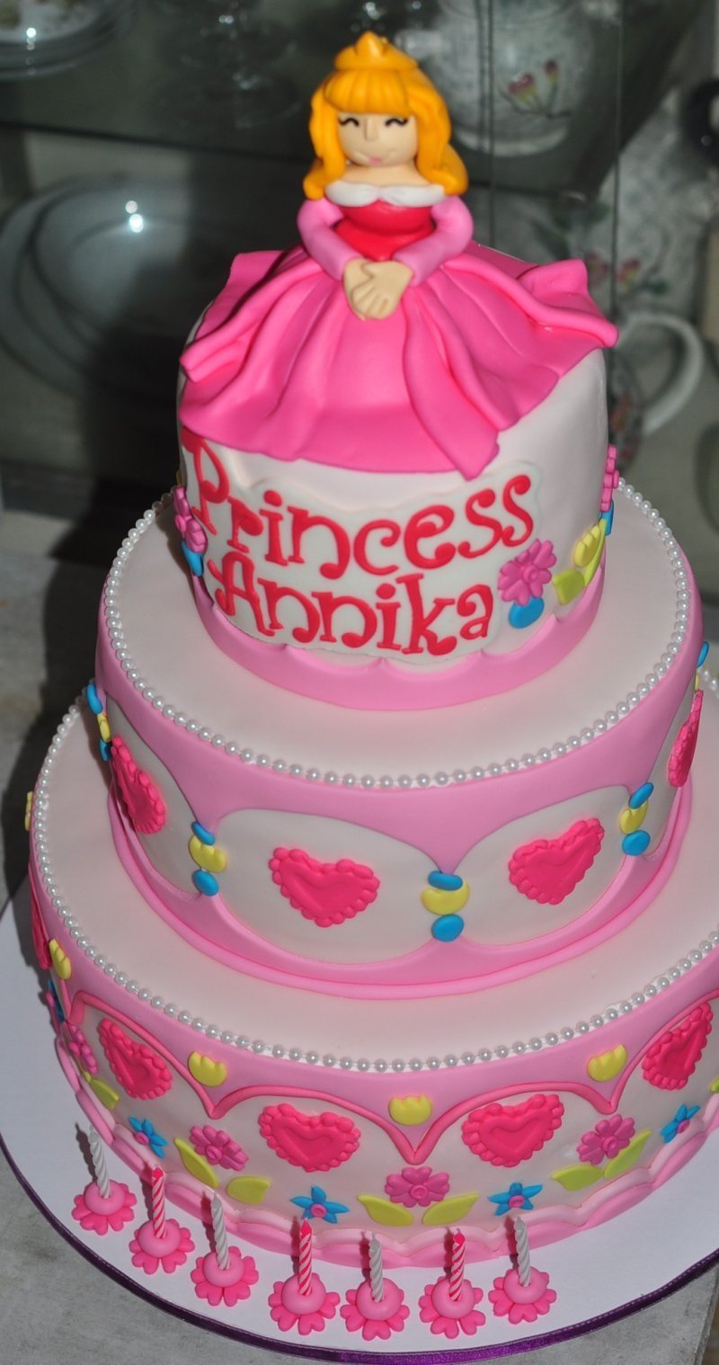 emily bakes cakes: Annika&rsquo;s Princess Aurora Birthday Cake