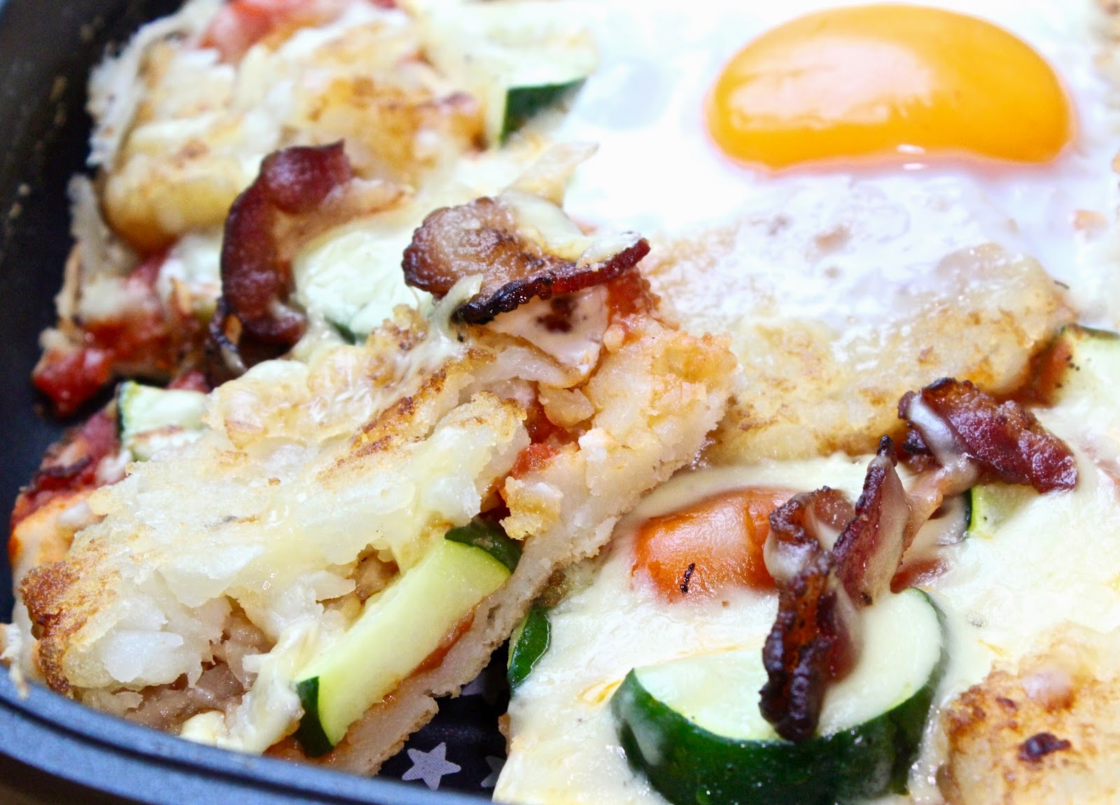 Honey Bee Sweets One Pan Pizza using HappyCall Pan