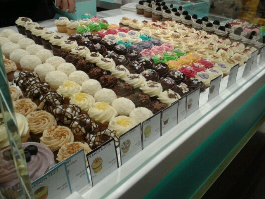 Baking a book&hellip; Lola's Cupcakes