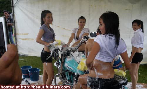 Gambar+Lucah+Gadis+Melayu Gadis-Gadis Melayu Beraksi Lucah Mencuci Motosikal - 21 Gambar ...