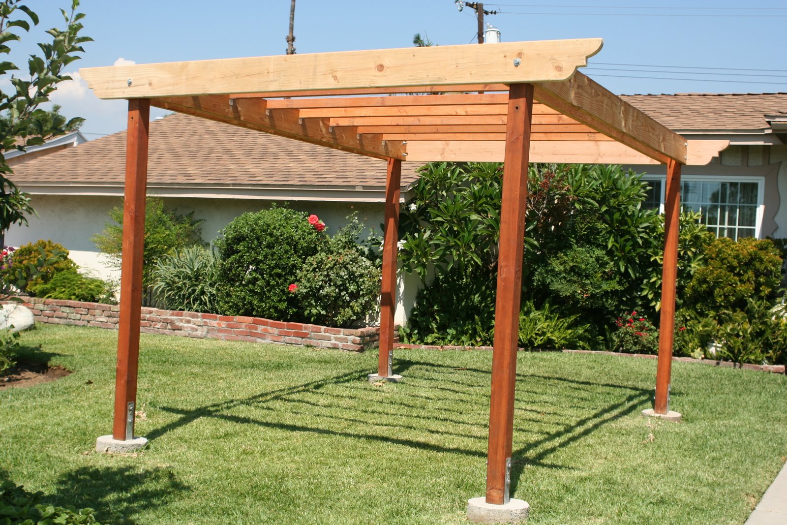 Going Off Da Grid, Janice Front Yard Grape Trellis