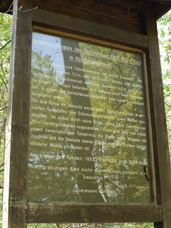 Bild 6: Infotafel Grabhügelgruppe der Hallstattzeit (800-500 v.Chr.) in Höllriegelskreuth Bild 6: Infotafel Grabhügelgruppe der Hallstattzeit (800-500 v.Chr.) in Höllriegelskreuth