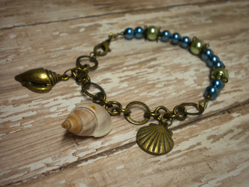 Del's Shells A Beaded Seashell Charm Bracelet