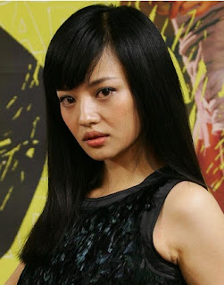 Gaya Rambut Sleek Black Hairdo gaya-rambut-wanita-korea-2015_23654487