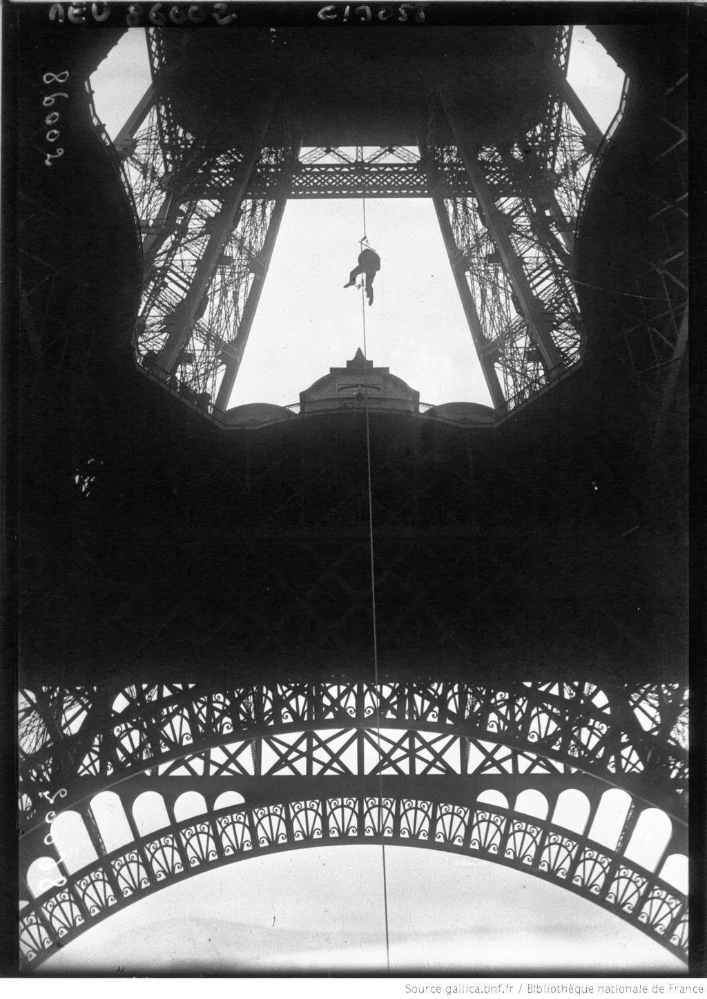 This is What Eiffel Tower Looked Like  in 1921 