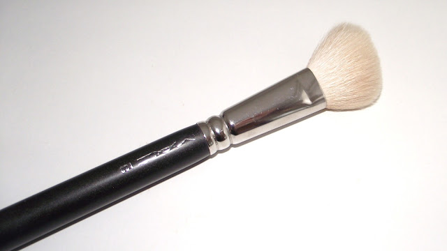 MAC 168 Large Angled Contour Brush Review MAC 168 Large Angled Contour Brush Review