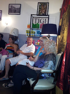 Une partie de l'assistance de Christel, animatrice Olly Boutique, pour une belle soirée dans notre salon de coiffure à Montpellier, le Studio 54. Une partie de l'assistance de Christel, animatrice Olly Boutique, pour une belle soirée dans notre salon de coiffure à Montpellier, le Studio 54.