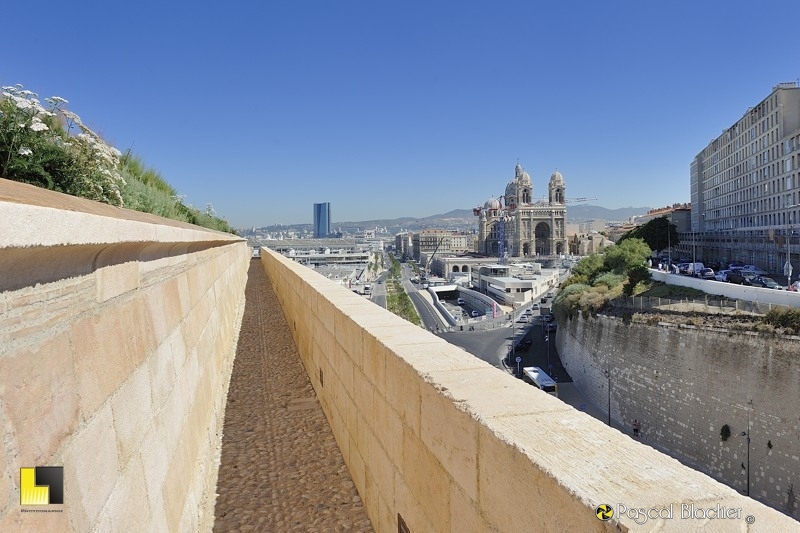 la majeure vue du fort st jean à marseille photo pascal blachier