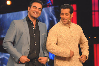 Salman and Arbaaz at unveil of Dabangg 2 Trailer on the sets of Bigg Boss