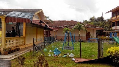 (VIDEO & GAMBAR) Kejadian Puting Beliung Di Pendang, Kedah Kejadian Puting Beliung Di Pendang, Kedah, Kejadian Puting Beliung di Alor Setar, Puting Beliung Melanda Pendang, Kedah. Puting Beliung Di Malaysia