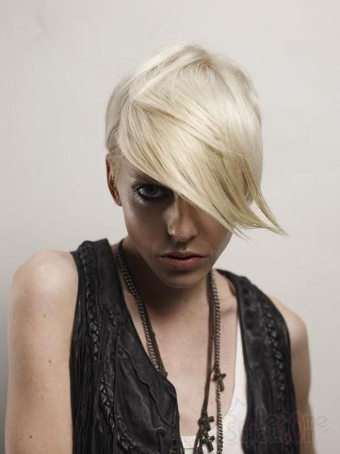 short hairstyles with bangs