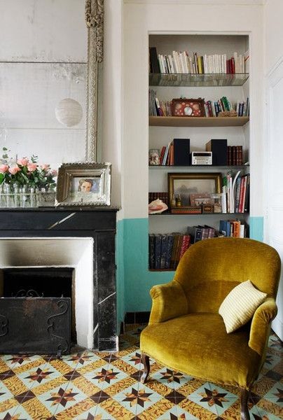 http://www.hollys-house.com/blogs/news/14789977-vintage-furniture-styling-tips