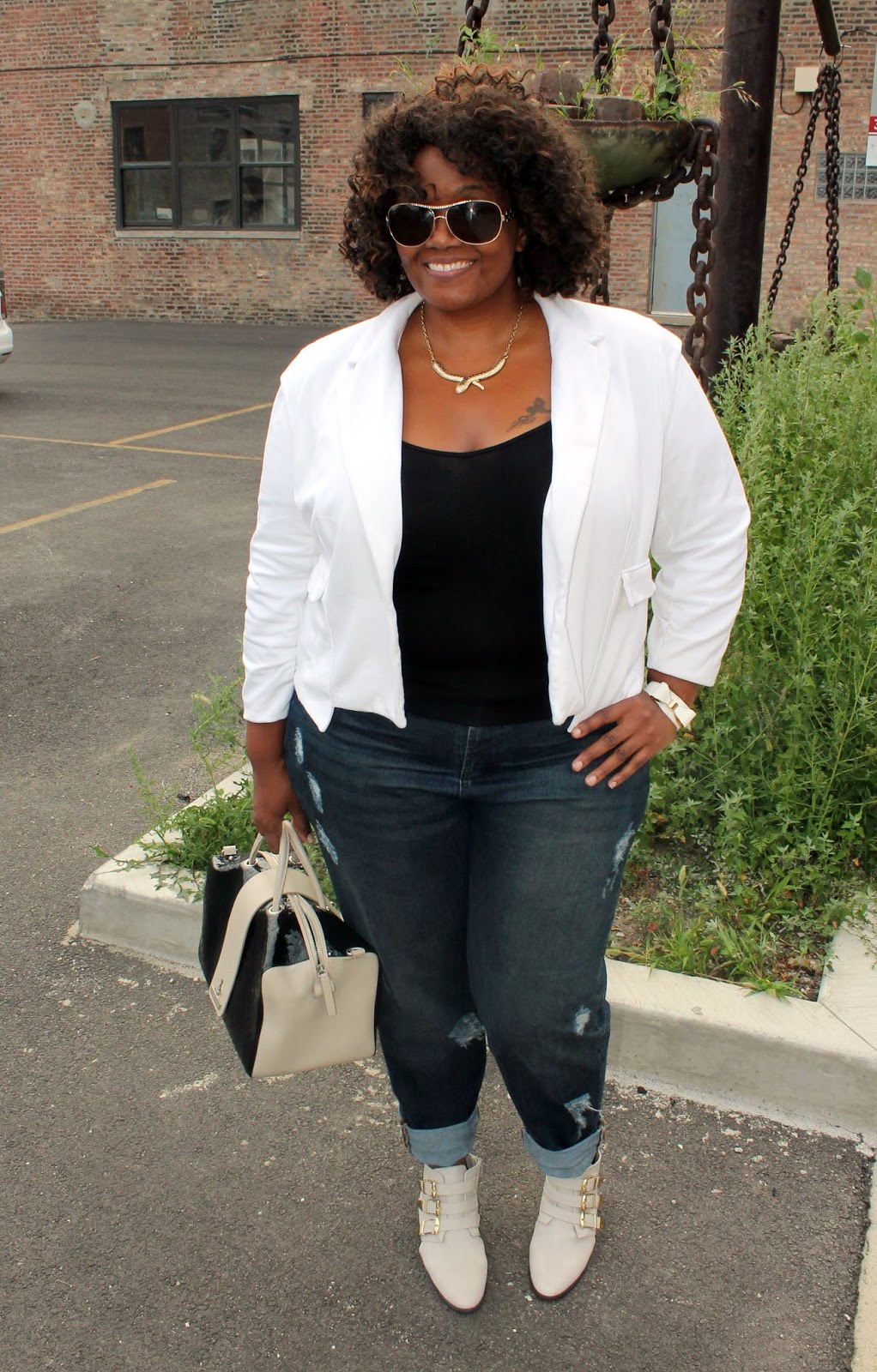 How I {Rock} My Plus Size Boyfriend Jeans Look One • Curvatude