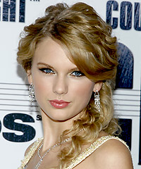The Teach Zone Taylor Swift Gets Bangs In A New Haircut