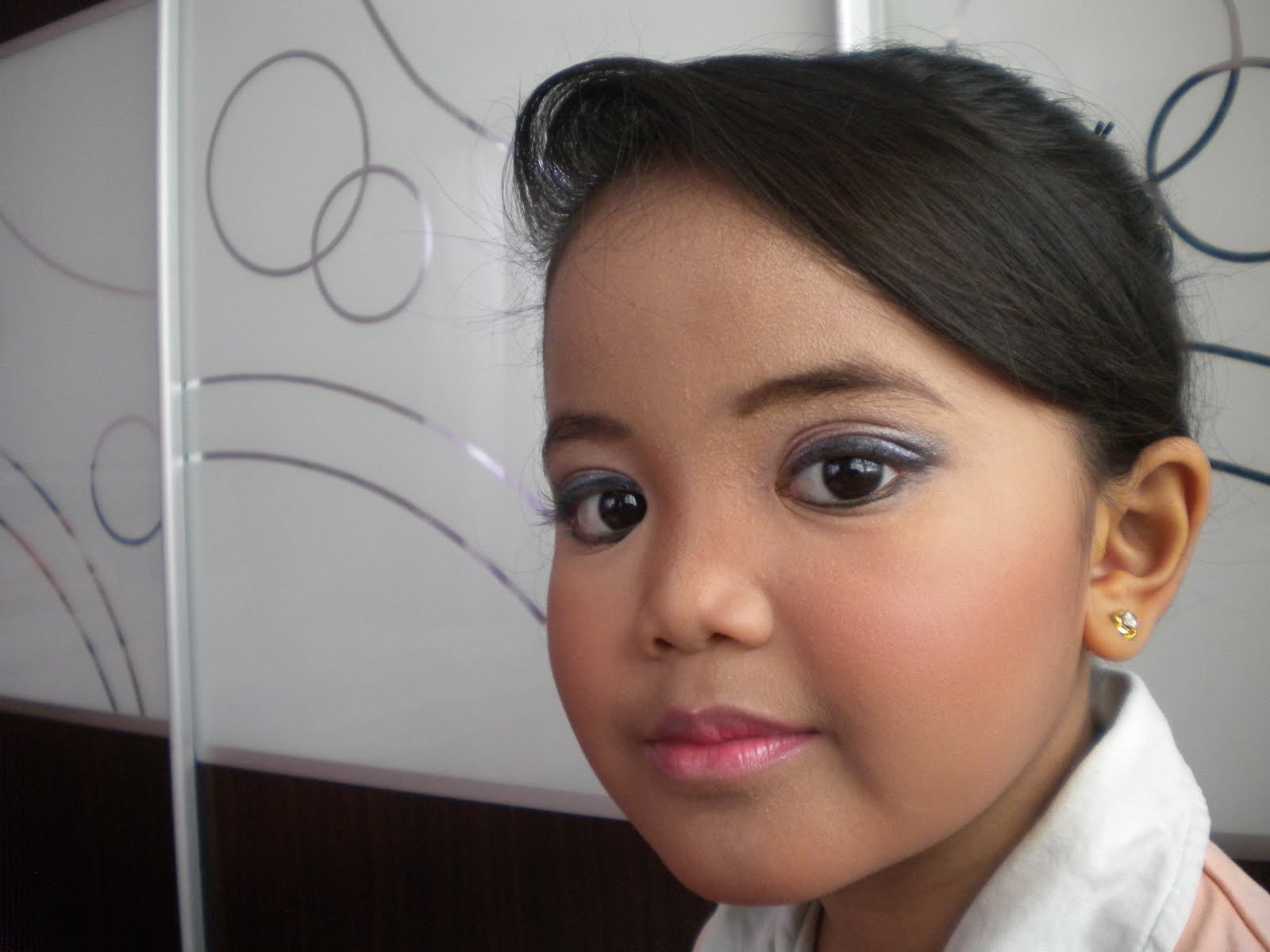 D'isy Makeup Artist Makeup for flower girl.