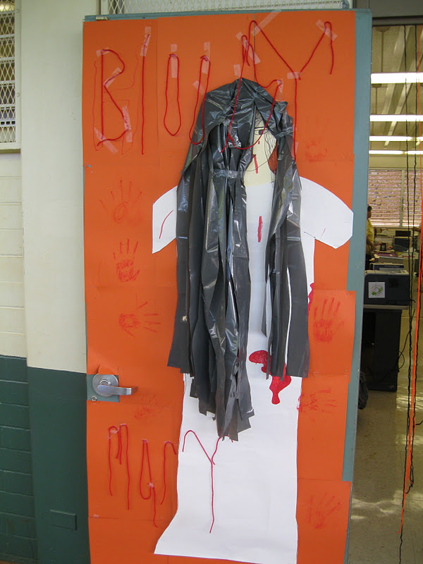 Highlands Intermediate Student Activities Halloween Door Decorating