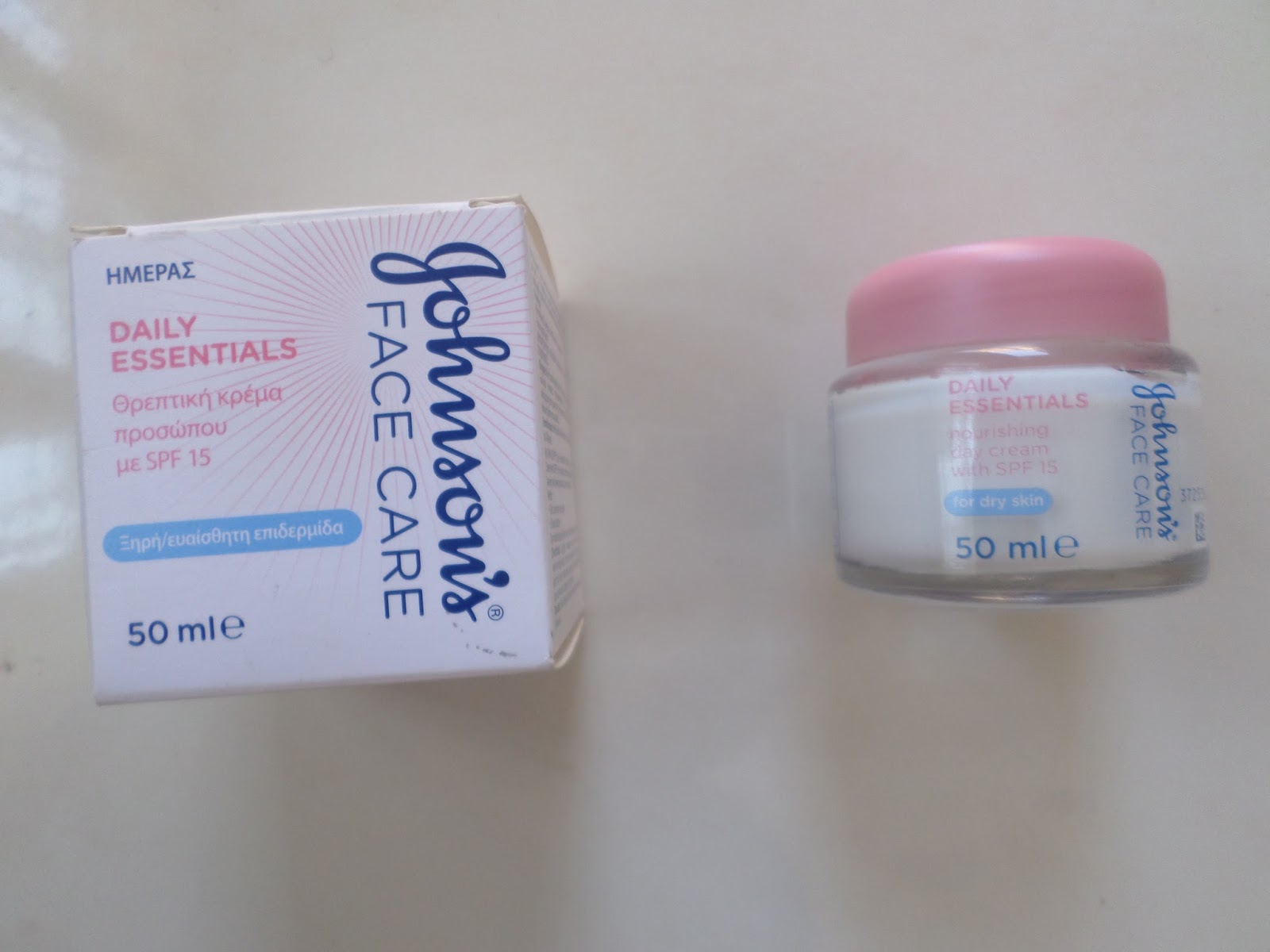 Review Johnson's Daily Essentials Face Cream for Dry Skin In Out