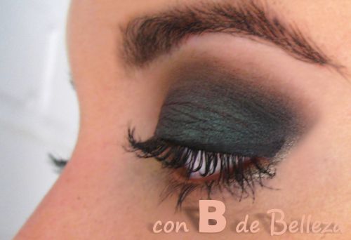 Look con sombras de Too faced