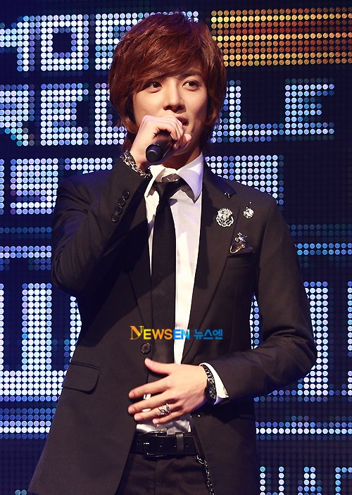 Kore@Holic: KangNam (M.I.B) Profile