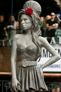 Amy Winehouse estatua Amy Winehoue estatua