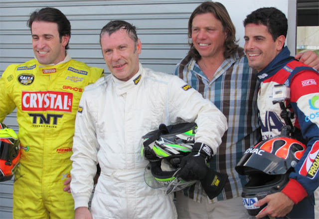 Bruce participa de mini corrida de kart em Curitiba Kart+bruce+dickinson+curitiba