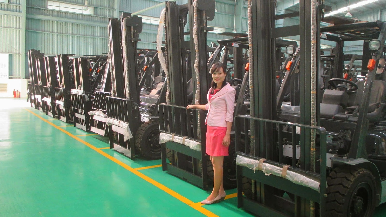 Cho thuê xe nâng 2.5-3 tấn chạy dầu diesel cho thue xe nang 2.5-3 tan chay dau diesel