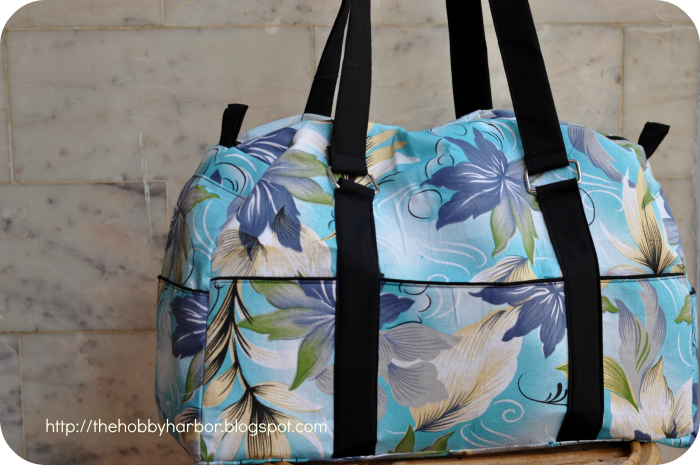 carry all Bag sewig pdf pattern . With slip pockets and zipper pockets. handmade bag with floral cotton.