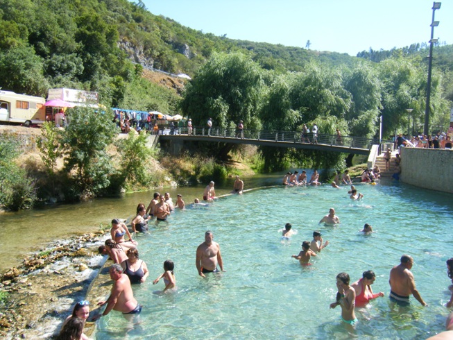 Banhistas na Piscina Fluvial