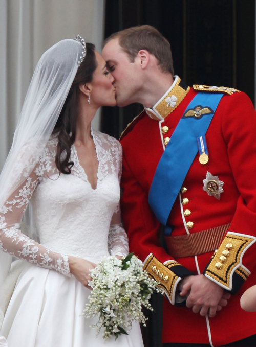 Prince+william+and+kate+middleton+kissing+on+the+lips
